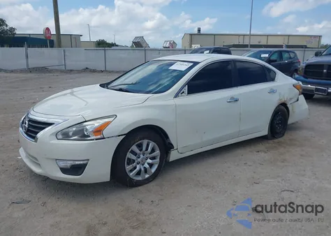 2015 Nissan Altima 2.5 S z USA, uszkodzony, nr VIN 1N4AL3AP9FN321531